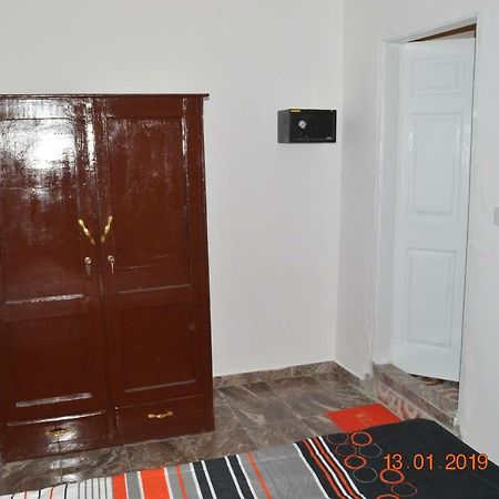 בנג'ול Sukuta Nema Guest House מראה חיצוני תמונה