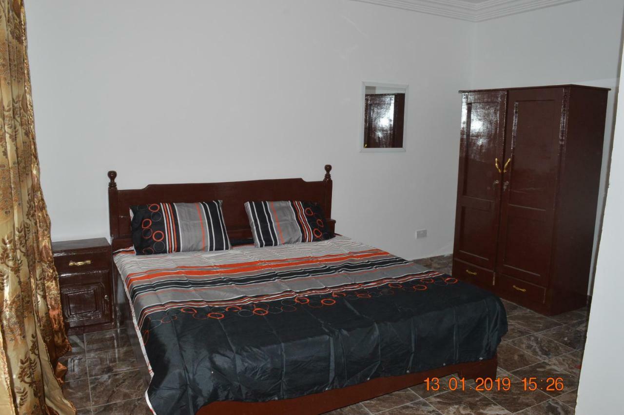 בנג'ול Sukuta Nema Guest House מראה חיצוני תמונה