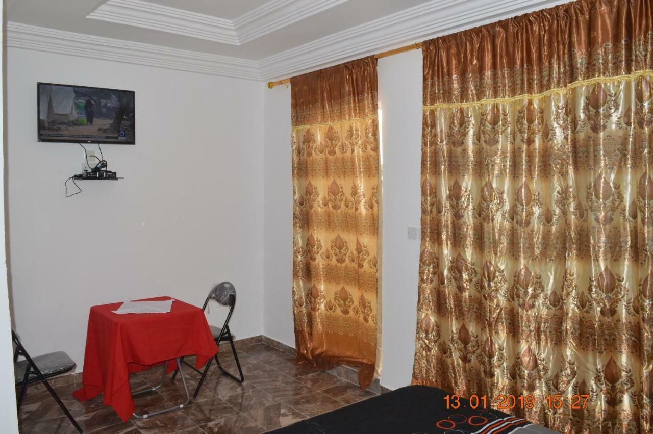 בנג'ול Sukuta Nema Guest House מראה חיצוני תמונה
