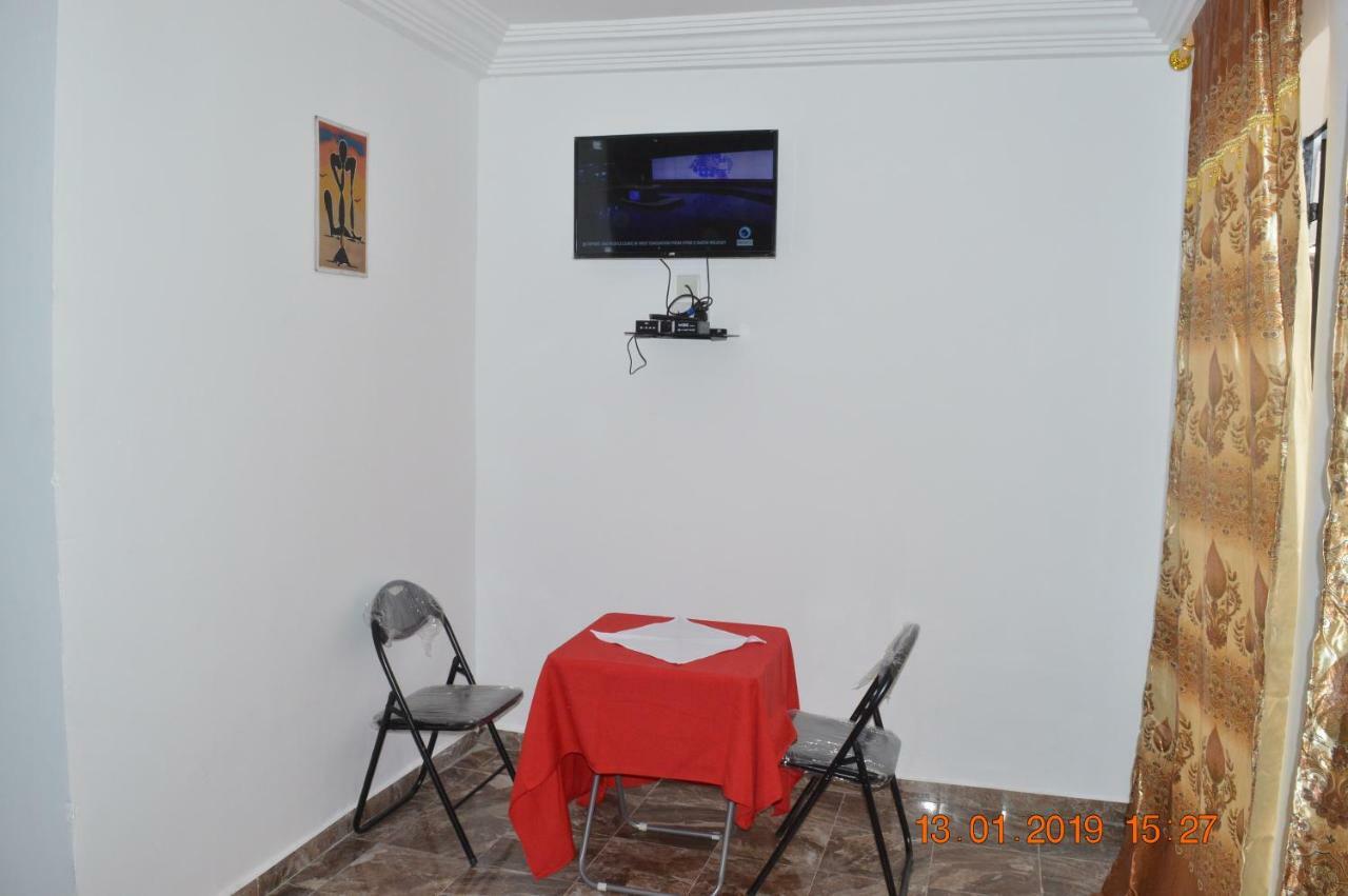 בנג'ול Sukuta Nema Guest House מראה חיצוני תמונה