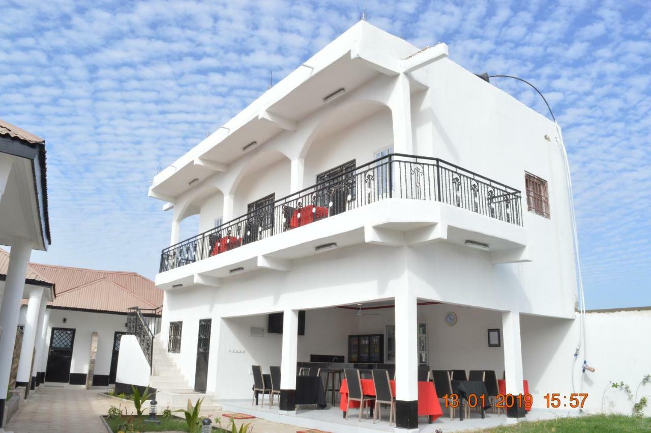 בנג'ול Sukuta Nema Guest House מראה חיצוני תמונה