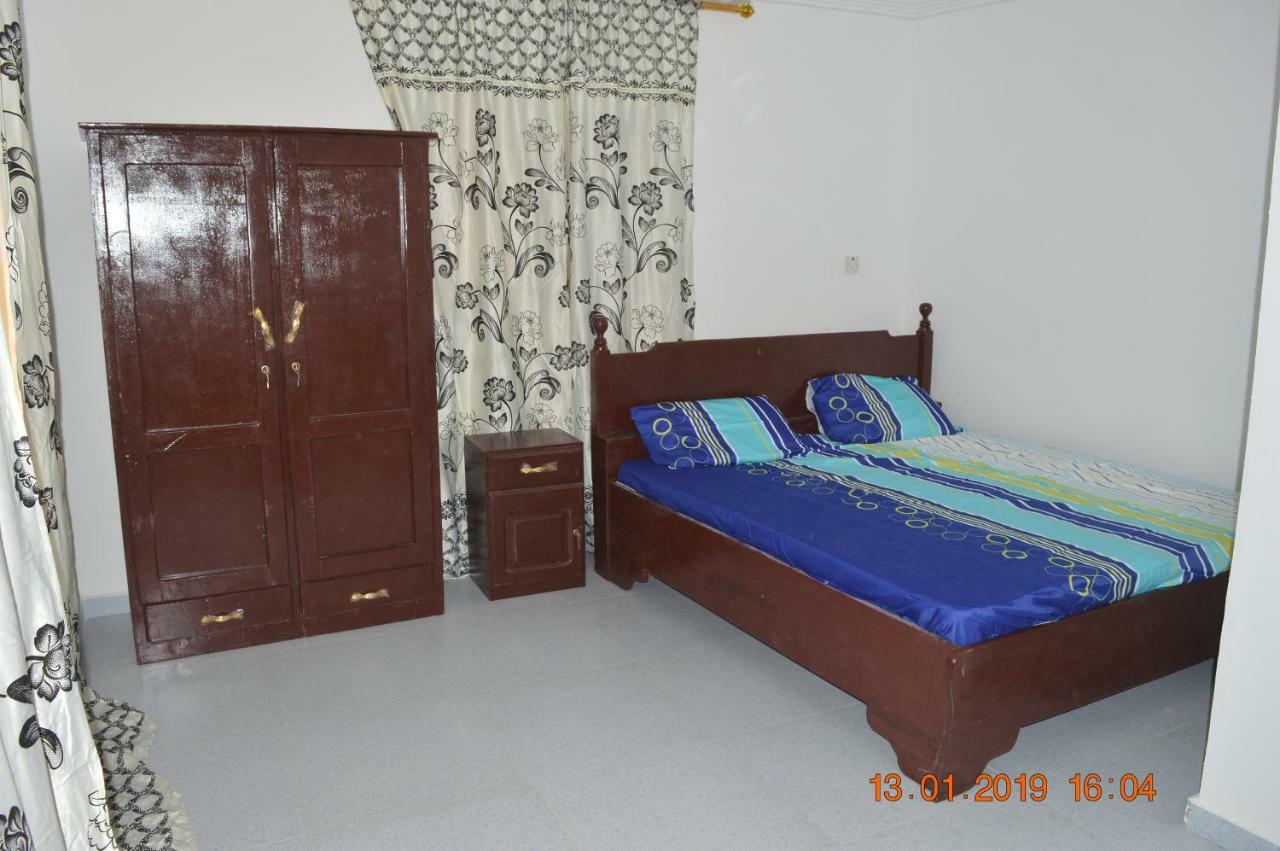 בנג'ול Sukuta Nema Guest House מראה חיצוני תמונה
