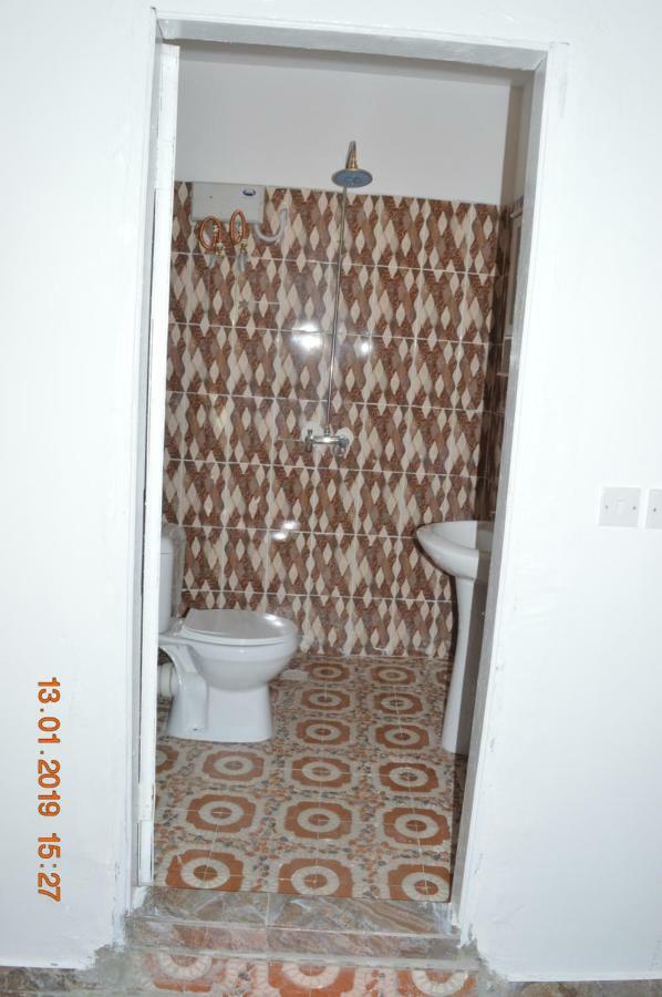 בנג'ול Sukuta Nema Guest House מראה חיצוני תמונה